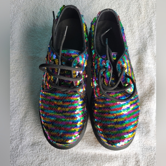 NWOT New Doc Martens Rainbow Sequins Oxford Lace up Shoes Size 7 women's - Picture 2 of 15